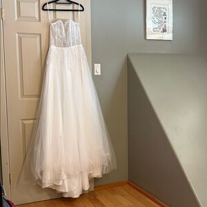 Brand New SHEIN Wedding Dress, no veil & no tie back.